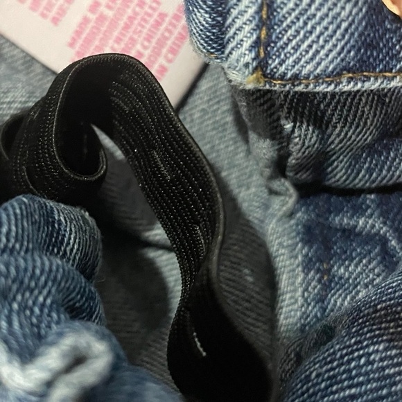 Tommy Bahama girls denim skirt with buttons and cinchers - Picture 2 of 3